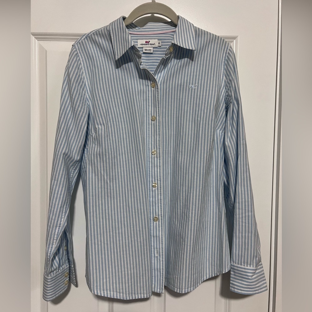 Vineyard Vines (outlet) blue and white stripe oxford shirt, women’s small